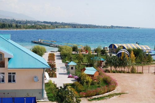 Озеро Иссык-Куль, Отель Три короны 1775