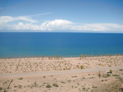 Бескрайний песчаный пляж озера 2575