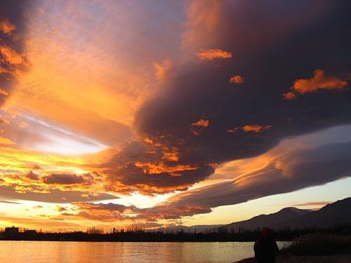 Удивительный закат на озере Иссык-Куль 2592