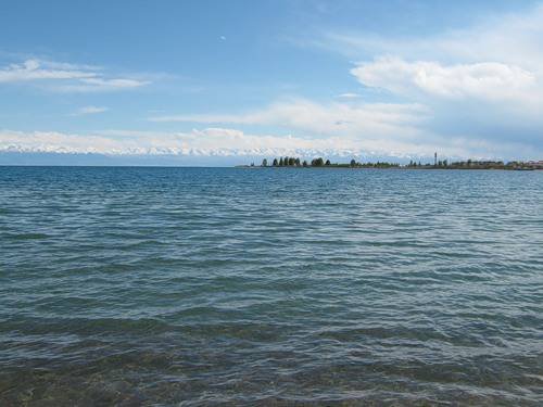 Озеро Иссык-Куль. Гладь озера 2594
