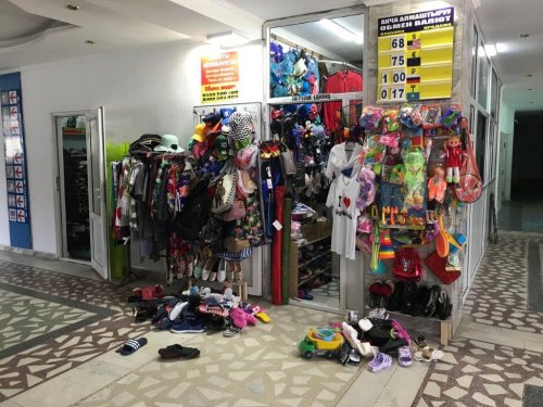 В санатории Кыргызское взморье есть магазины с одеждой, пляжными аксессуарами, косметикой, сувенирами и прочим, аптека, пункт обмена валют. 3283
